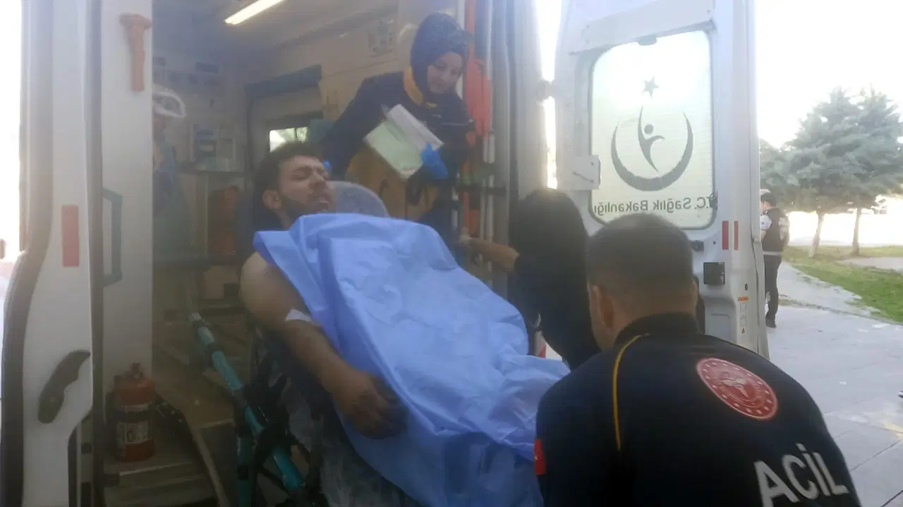 Aksaray'da TIR Yakıt Deposu Patlaması: 19 Yaşındaki Genç Yaralandı