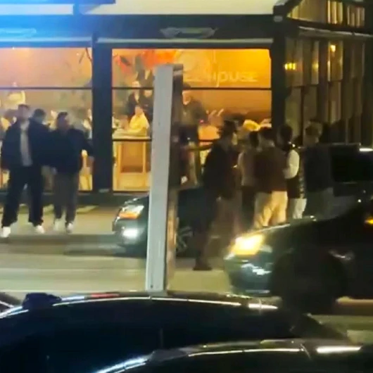 Aksaray'da trafik kavgası: Genç sürücüler kavga etti