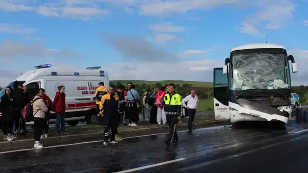 Aksaray'da tur otobüsü kaza yaptı: 14 yaralı