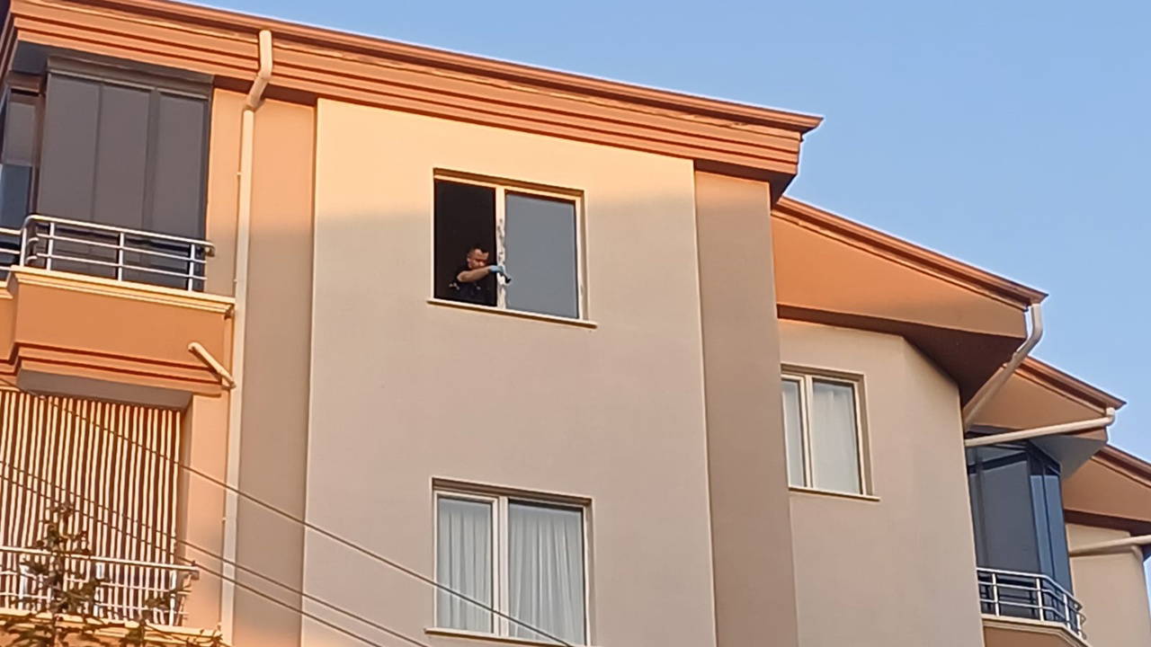 Aksaray'da 18 Yaşındaki Zeynep Öztaş 5. Kattan Düşerek Hayatını Kaybetti