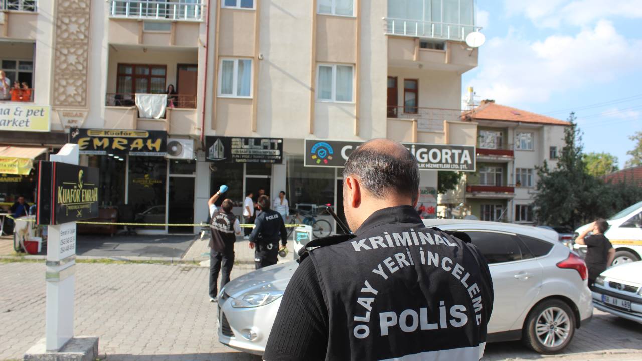 Aksaray'da Balkondan Düşen Erol Baysal Ağır Yaralandı
