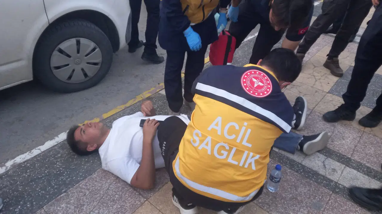 Aksaray'da 'neden yan baktın' kavgası: 19 yaşındaki genç bıçaklandı