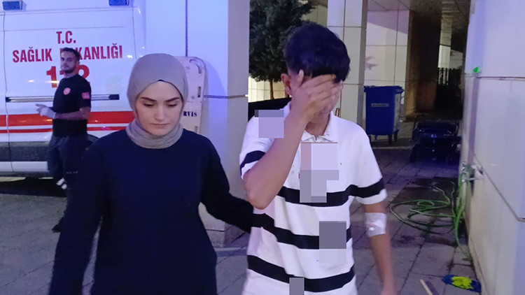 Aksaray'da Şakalaşma Kanlı Bitti: 15 Yaşındaki Çocuk Bıçaklandı