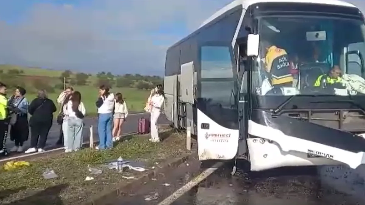 Aksaray'da tur otobüsü kaza yaptı: 14 yaralı