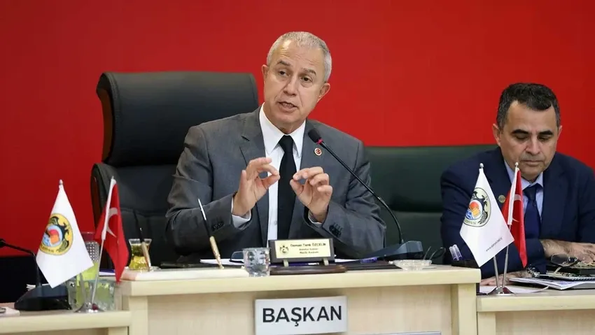 Alanya Belediye Başkanı Osman Tarık Özçelik CHP'den istifa etti
