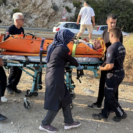 Alanya'da deniz keyfi kabusa döndü: Kayalıkta mahsur kalan kişi kurtarıldı