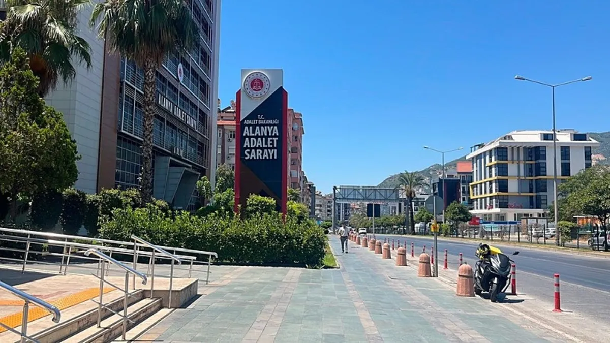 Alanya'da direksiyon sınavında taciz: Okul müdürü tutuklandı