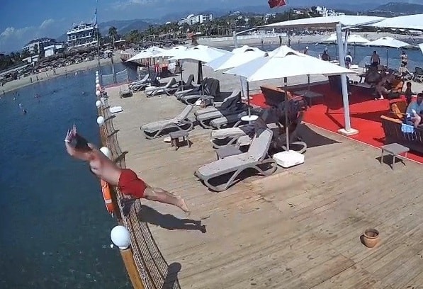 Alanya'da Otel İskelesinden Ölüme At layış: Yasak Tabelaya Rağmen Facia
