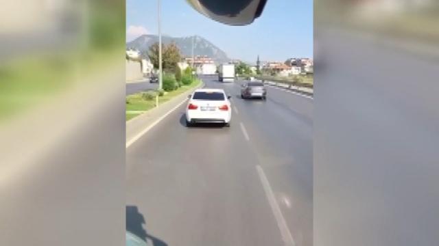 Alanya'da itfaiye aracına yol vermeyen sürücüye 46 bin lira ceza