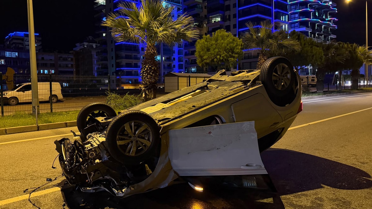 Alanya'da korkutan kaza: Takla atan otomobilde 2 yaralı