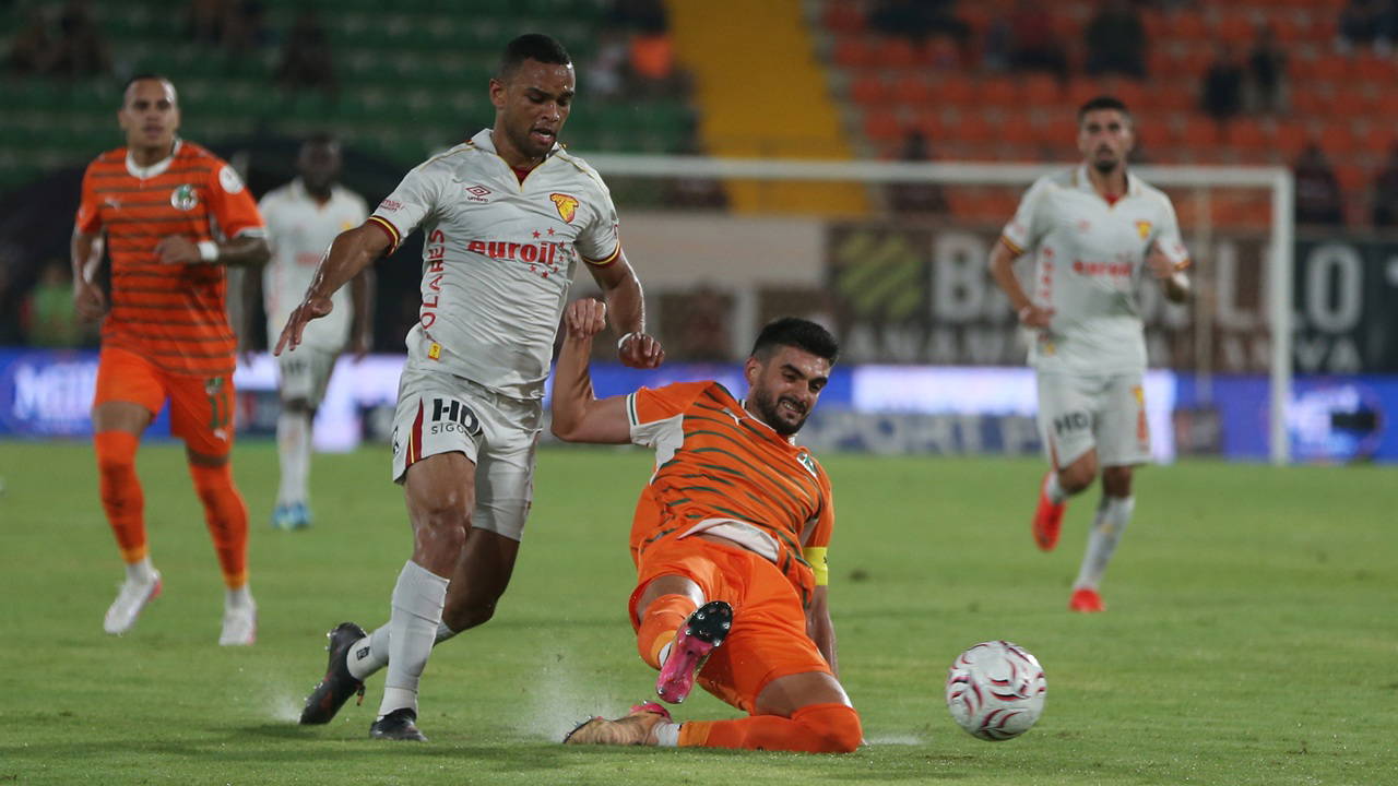 Alanyaspor ve Göztepe 4 gollü maçta yenişemedi