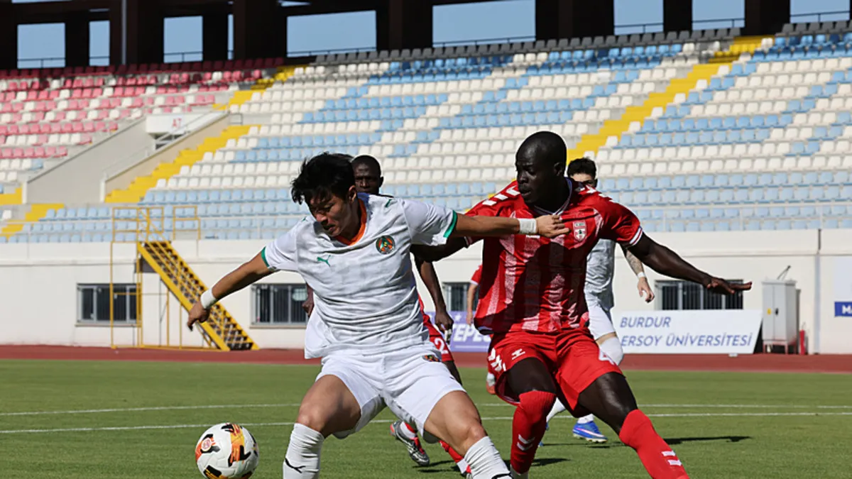 Alanyaspor hazırlık maçında 2-2 berabere kaldı