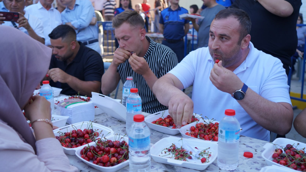 Alaşehir'de Kiraz Festivali'nde en güzel kiraz seçildi