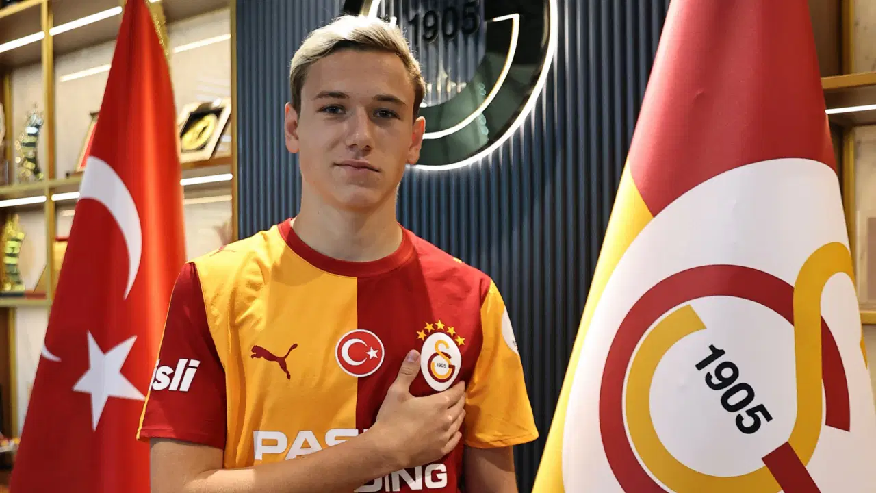 Aleksey Batrakov'dan imza sonrası ilk açıklama: Şampiyonlar Ligi'nde oynamak hayaldi
