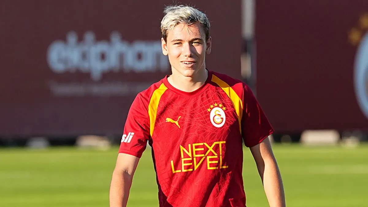 Aleksey Batrakov Galatasaray’da İlk Antrenmanına Çıktı