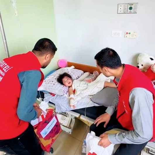 Alevlerin Arasından Kurtarılan Meryem'e Şefkat Eli