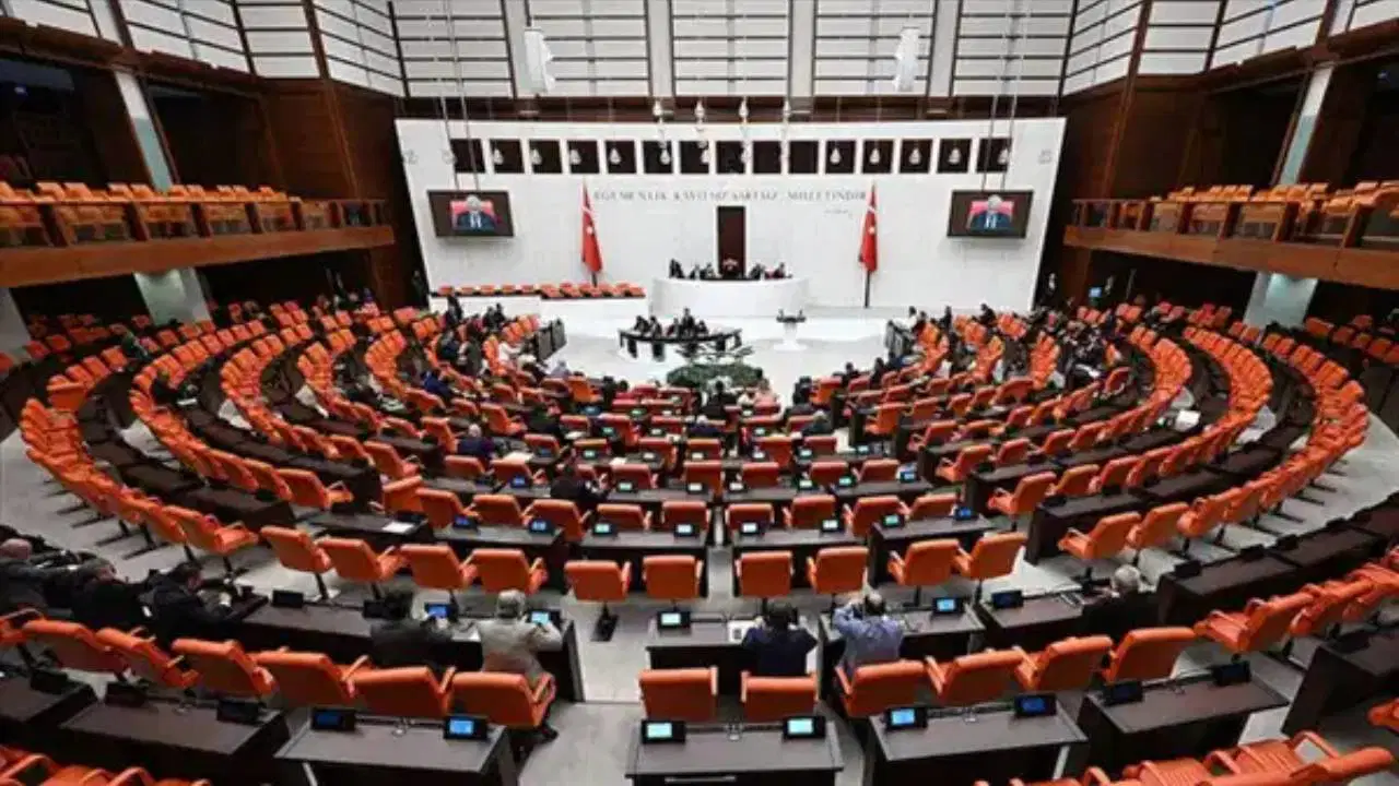 Alkollü içki markalarının reklamı işyerlerinde yasaklandı