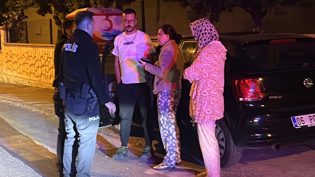 Park Halindeki Araçlara Çarpıp Kaçan Sürücü, Alkollü Halde Aracında Uyurken Bulundu