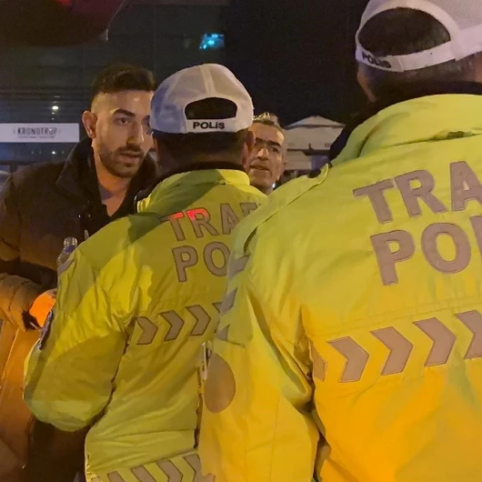 Alkollü Sürücü Polise 'Teşkilat Mısınız?' Diye Sordu