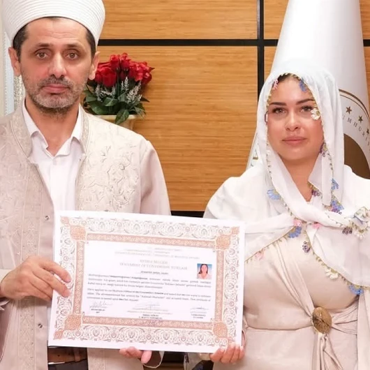 Alman Jennifer Javad, İslam'ı Seçerek 'Nisa' Adını Aldı
