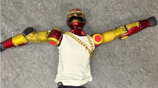 Almanya'da robot taciz iddiası: Polis iki genci sorguluyor