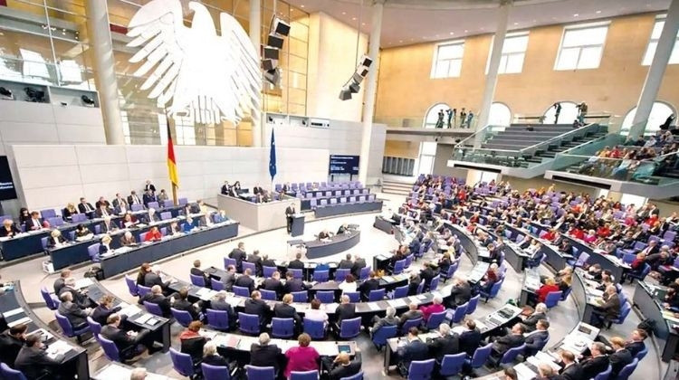 Alman milletvekilleri maaş zammından feragat etti