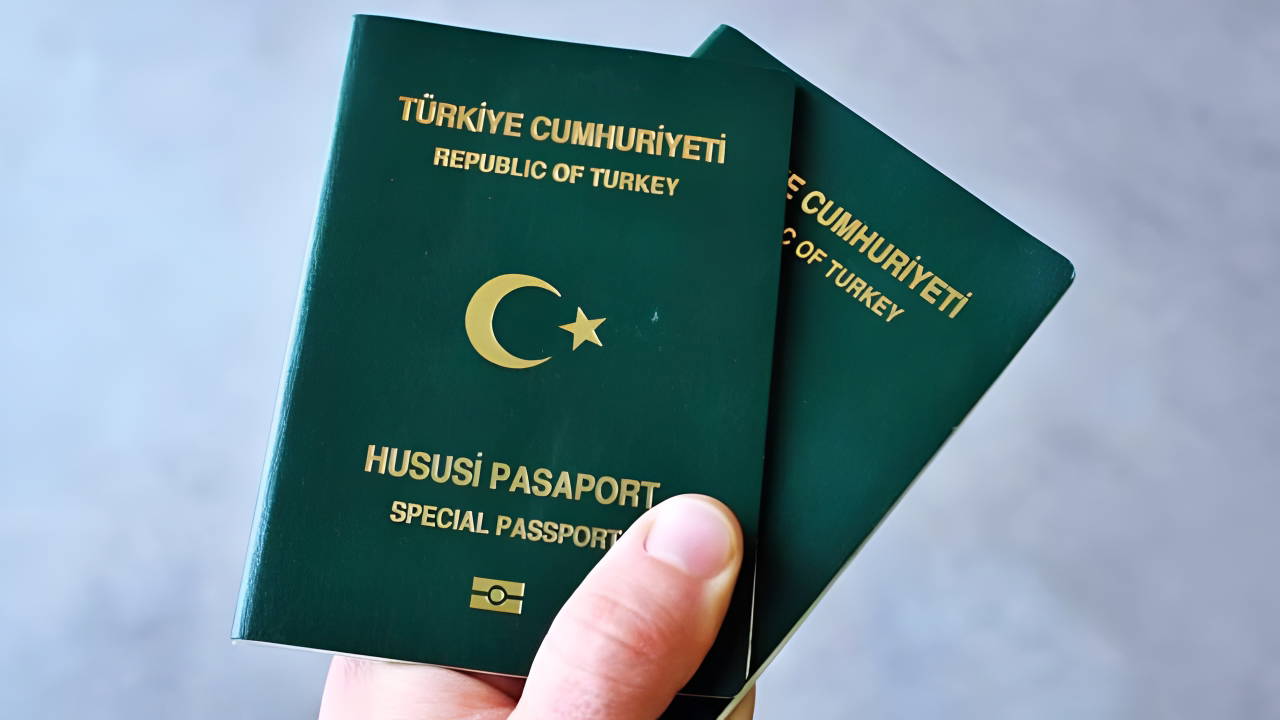 Almanya'dan Yeşil Pasaport Kararı: Memur Havalimanından Geri Çevrildi