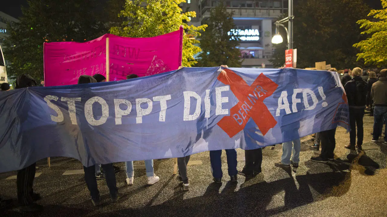 Almanya'da 10 Bin Kişi AfD'nin Yasaklanması İçin Sokaklara Döküldü