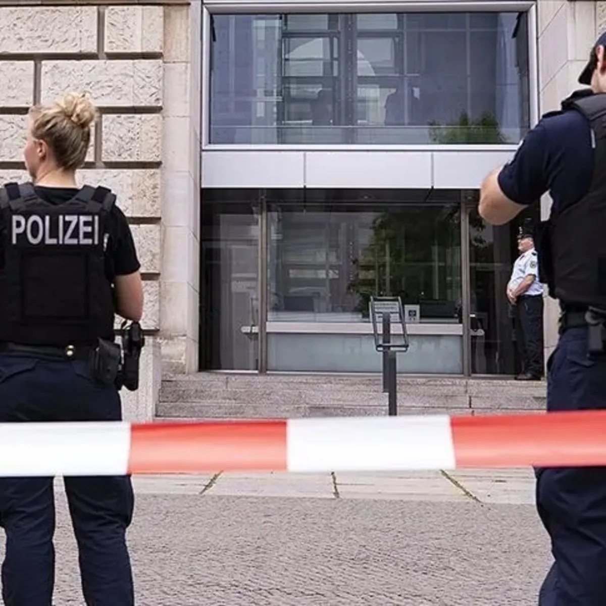Almanya'da Okul Saldırısı: 2 Ağır Yaralı, 16 Yaşındaki Şüpheli Gözaltında