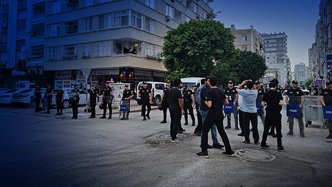 Alparslan Kuytul'un Adana'daki evinde polis araması