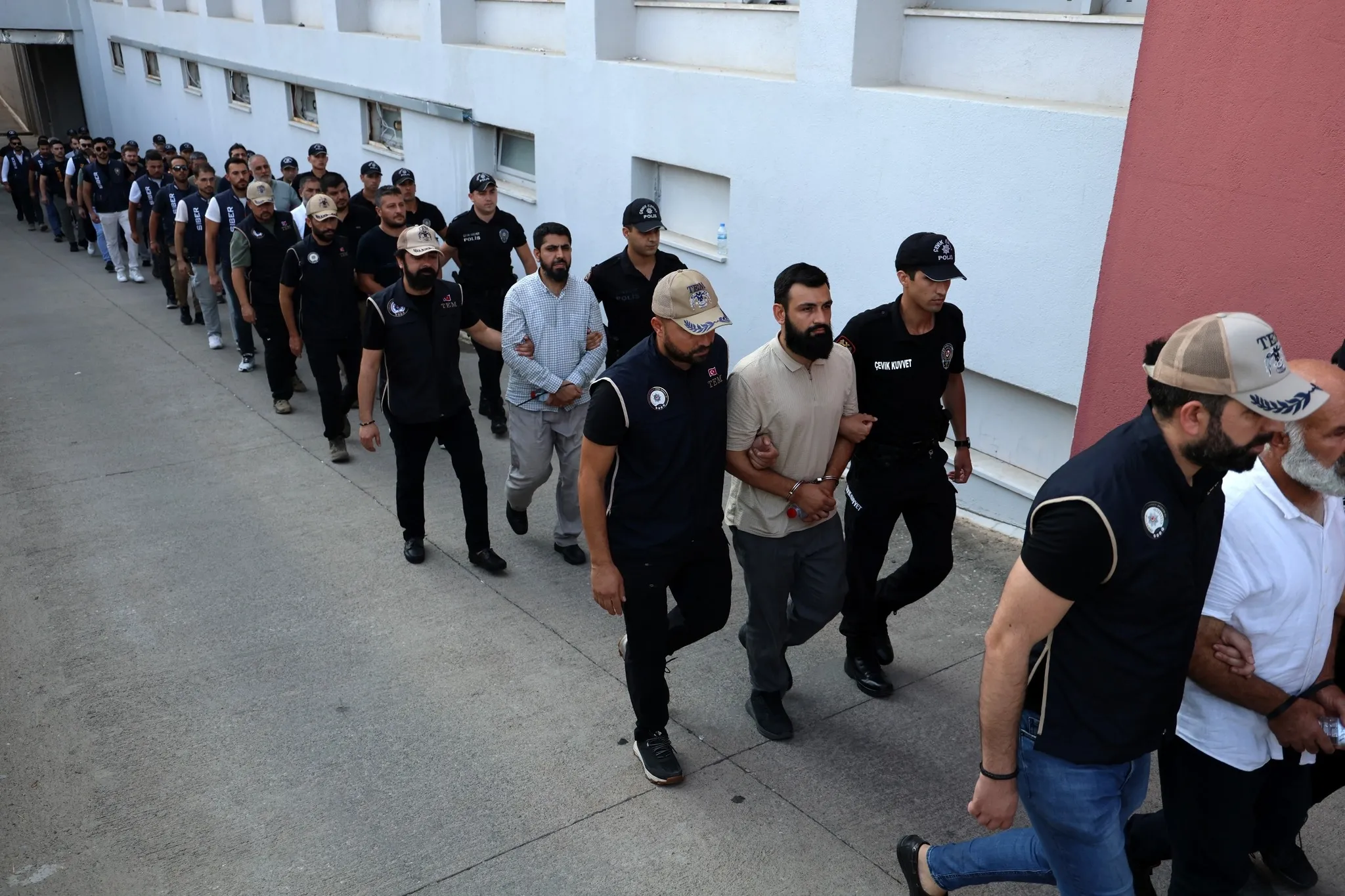 Alparslan Kuytul ve eşi Semra Kuytul tutuklandı