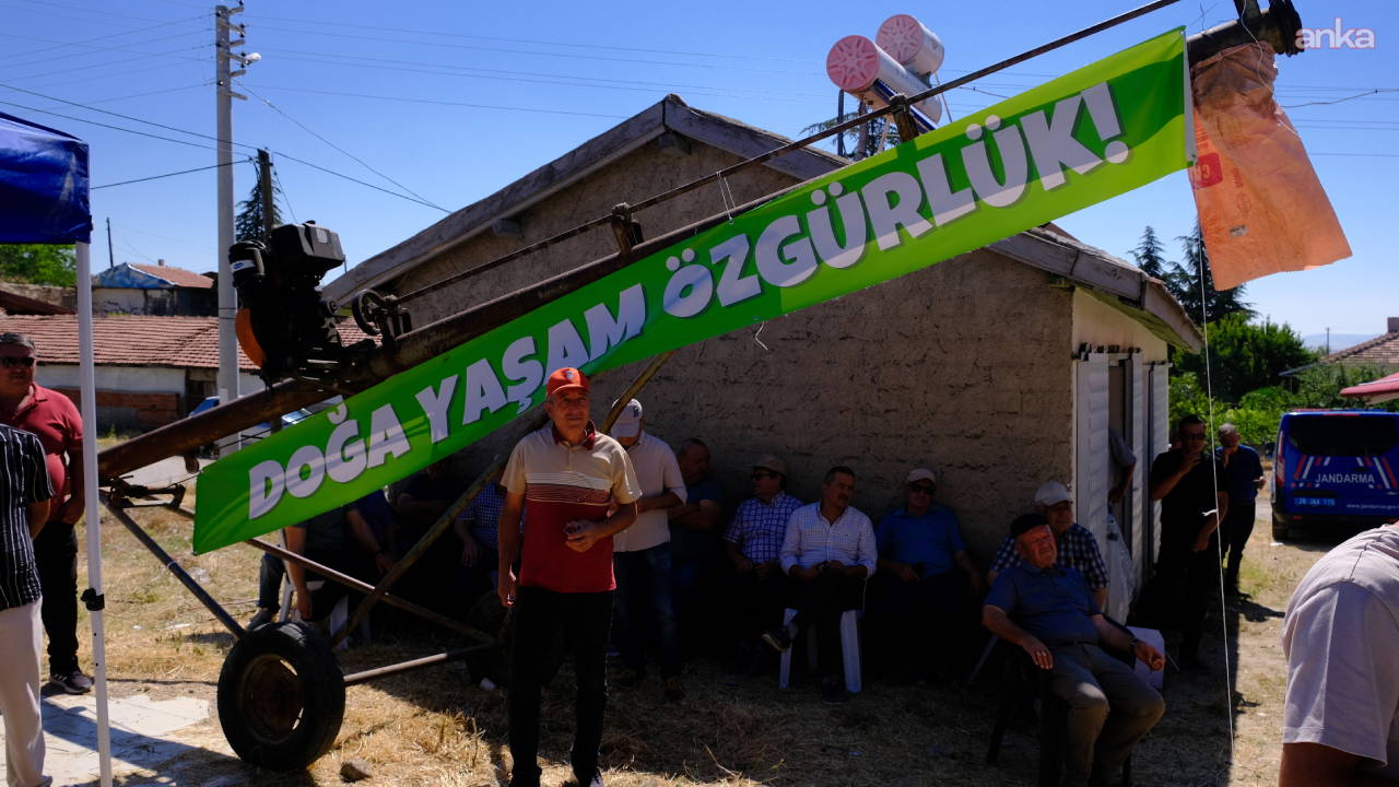 Alpu'da maden protestosu: Halk toplantıyı bastı