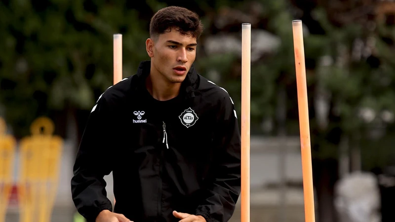 Altay'ın genç yeteneği Osman Süper Lig hedefine hazırlanıyor
