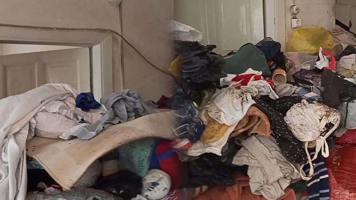 Altı kez temizlenen evden altı kamyon çöp çıktı