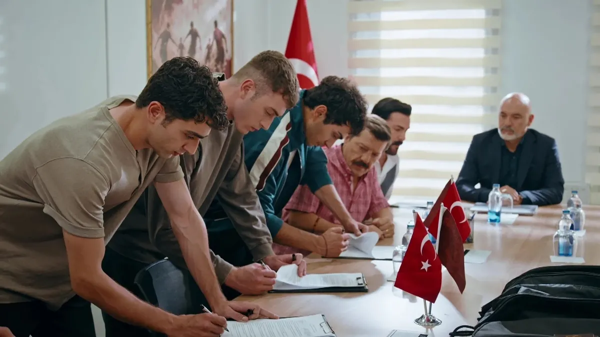 Altı Üstü İstanbul'da Sırlar Gün Yüzüne Çıkıyor: Uzay ve Emir Ölümcül Yarışta