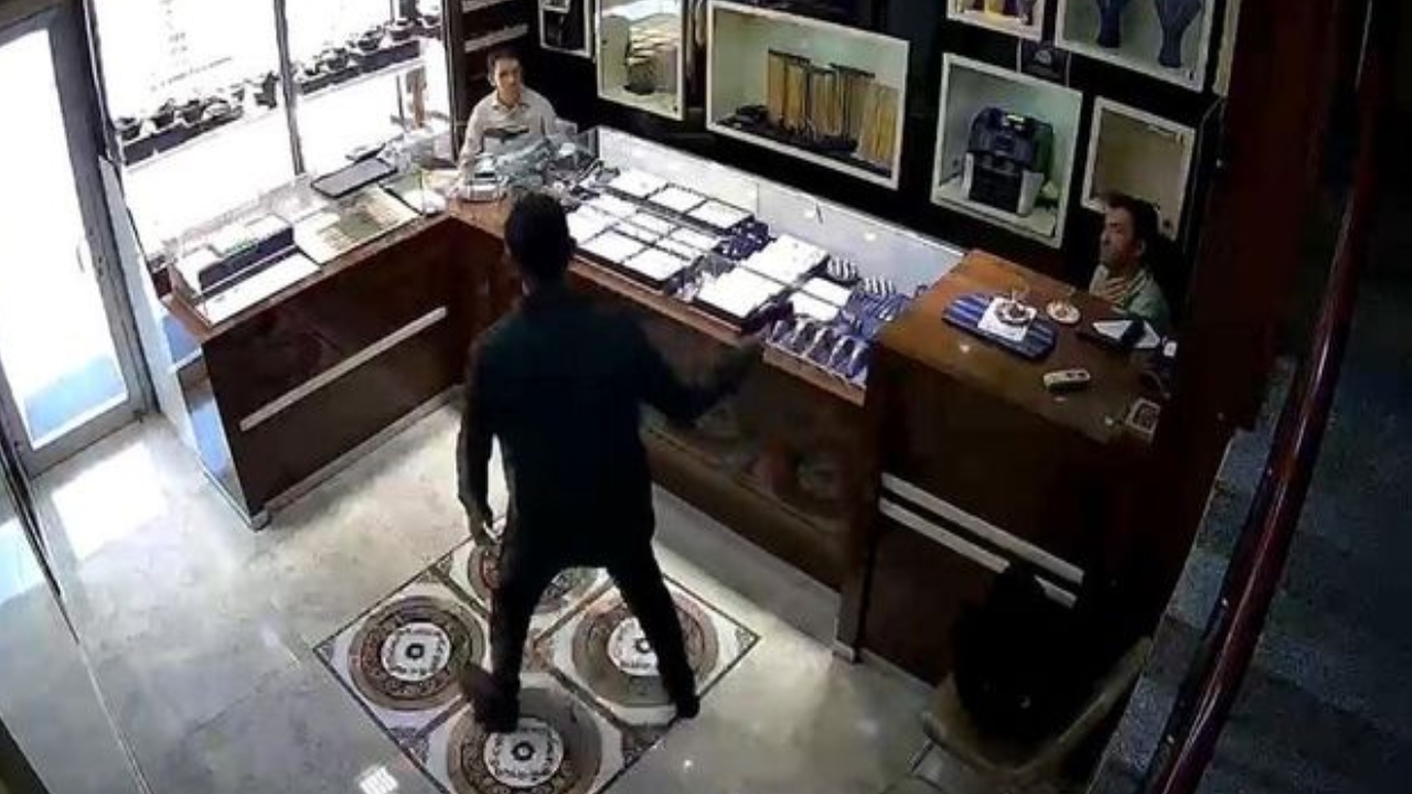 Altın Satma Bahanesiyle Geldi, Kuyumcuyu Öldürüp Gaspetti