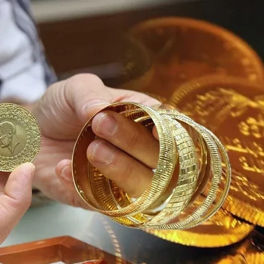 Altın yükselişe geçti: Gram 7.165 lirada, ons 4.630 dolarda