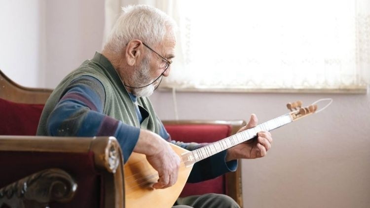Alzheimer'a karşı beyin egzersizi: Enstrüman ve dil öğrenin