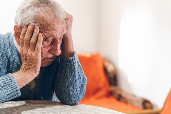 Alzheimer kan testleri başladı: Sağlıklı kişiler yaptırmalı mı