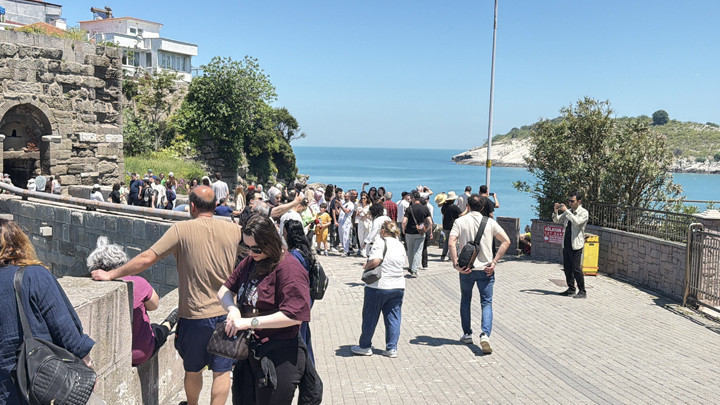 Amasra'da bayram yoğunluğu: 25 bin 308 araç girişi