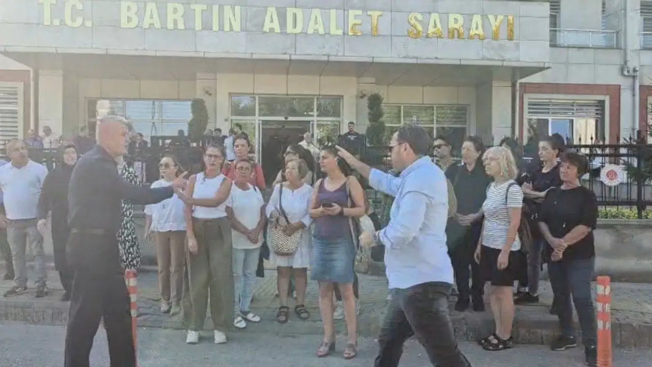 Amasra İstismar Davasında Sanık Yakınlarından Provokasyon: Adliye Önünde Gergin Anlar