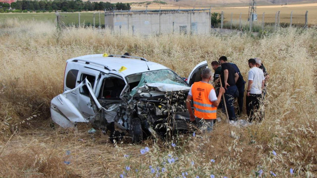 Amasya'da Cenaze Dönüşü Kaza: 3 Kişi Hayatını Kaybetti, 3 Kişi Yaralandı
