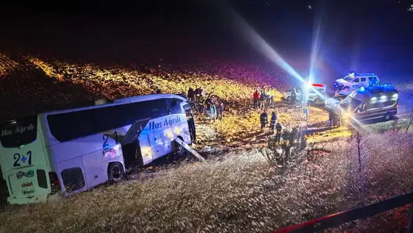 Amasya'da yolcu otobüsü şarampole uçtu: 2'si ağır 24 yaralı