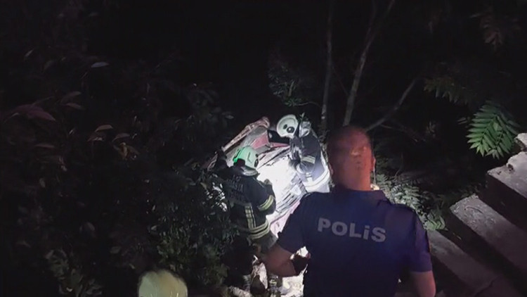 Amasya'da Otomobil 5 Metreden Bahçeye Düştü: 64 Yaşındaki Sürücü Yaralı