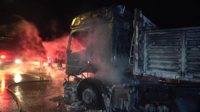 Amasya'da Seyir Halindeki Tır Alevlere Teslim Oldu