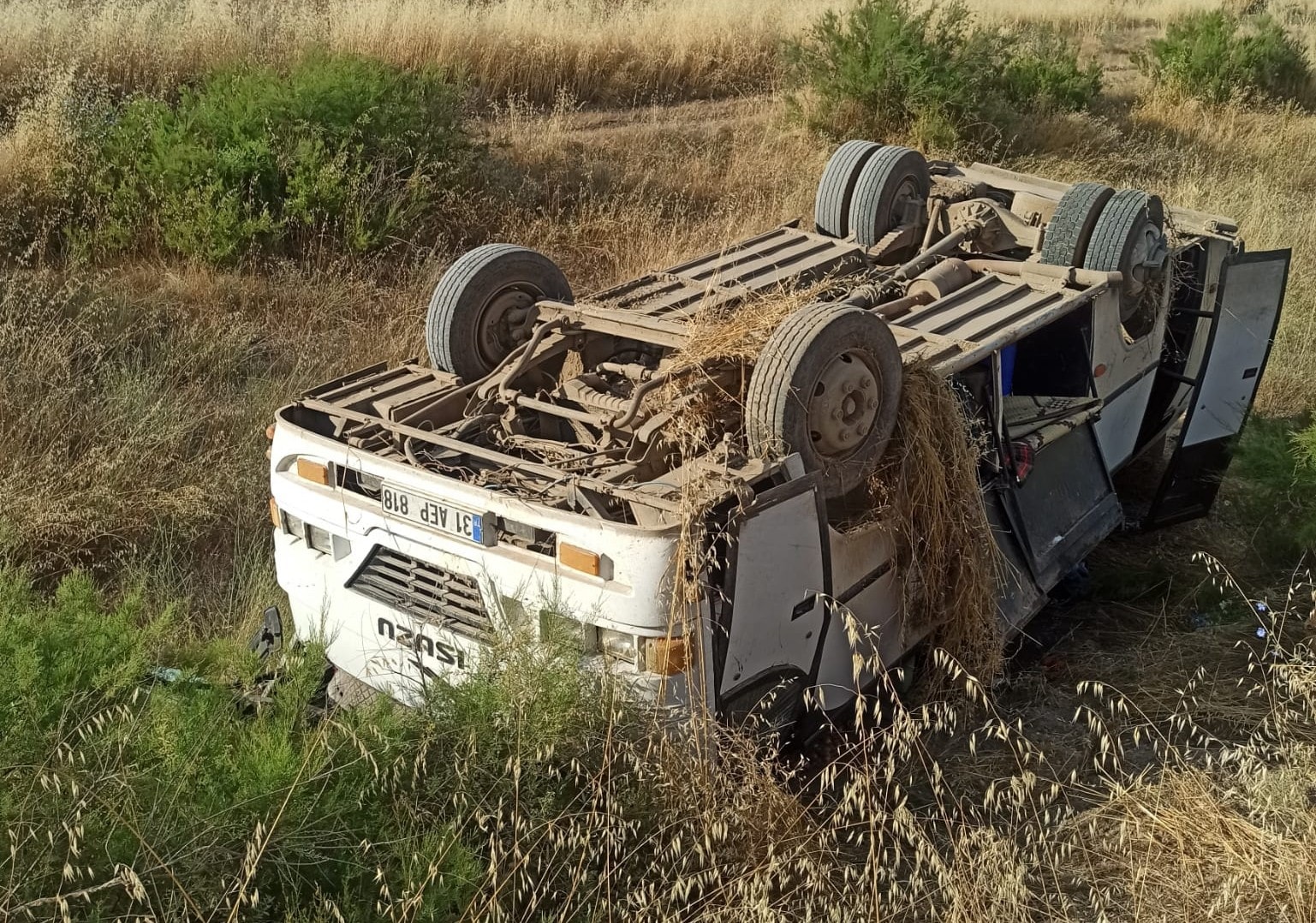 Amasya'da tarım işçilerini taşıyan minibüs devrildi: 6’sı çocuk 16 yaralı
