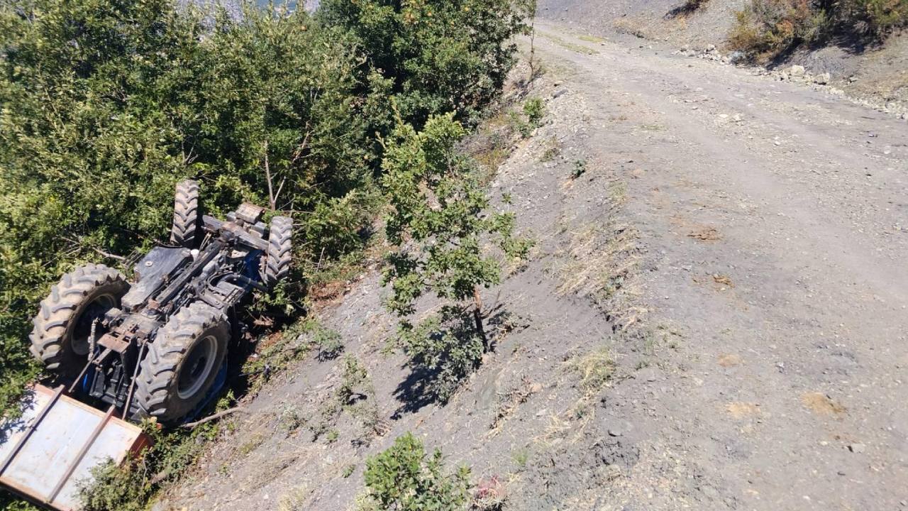 Amasya'da traktör şarampole yuvarlandı: 1 ölü, 3 yaralı