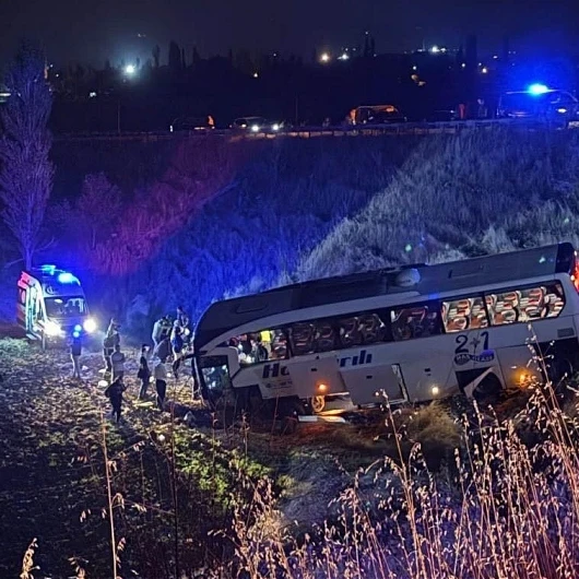Amasya'da yolcu otobüsü şarampole devrildi: 24 yaralı