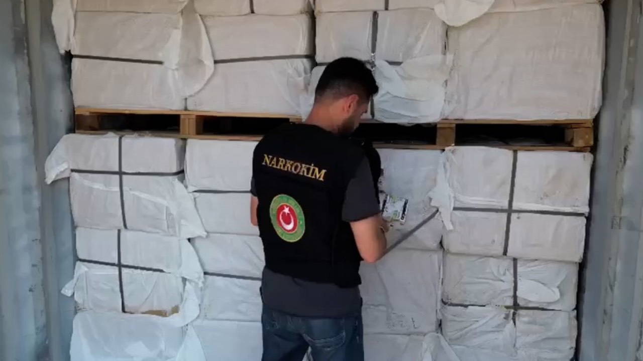 Ambarlı Limanı'nda Rekor Uyuşturucu Operasyonu: 3 Ton Pregabalin Ele Geçirildi