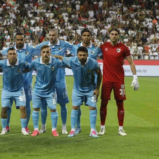 Amedspor-Erzurumspor Maçında Kalecinin Estetik Kurtarışı Konuşuluyor